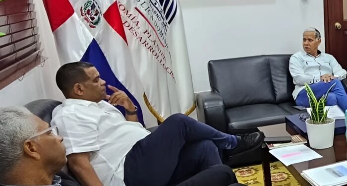 Alcalde trata con viceministro y expertos sobre mercado regional