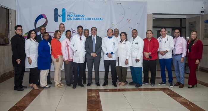 Jorge Asjana presenta a docentes Robert Reid su proyecto rectoral