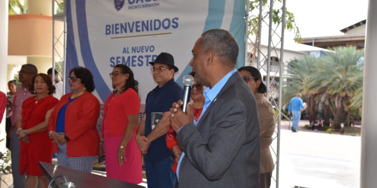 Dan bienvenida a profesorado por inicio del semestre
