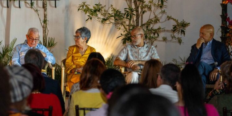 Conversatorio trata sobre influencia taína en el español
