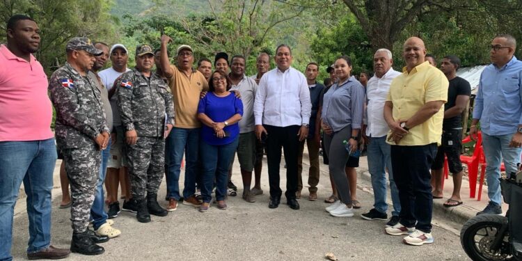 Abinader instruyó a reunirse con comunitarios de la zona costera