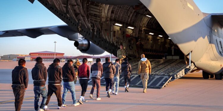 Abinader sobre aceptar inmigrantes de otros países deportados por EEUU: «lo más lejos sería de Pedernales»