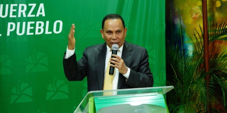 Radhamés Jiménez: «al pueblo se lo lleva el mismo diablo»