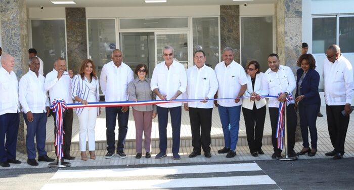 Gobierno entrega «remozado» hospital de Baní
