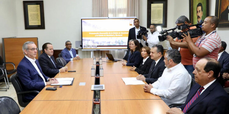 Pleno JCE presenta Proyecto de Cambio de Cédula a Abinader