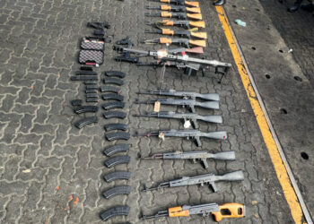 Aduanas «detecta arsenal» con destino a Haití