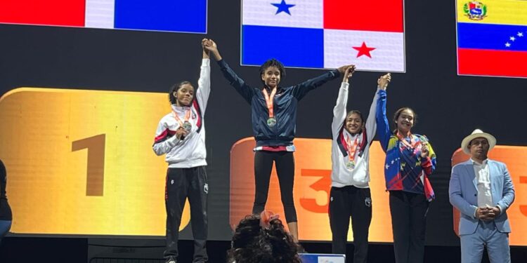 Joven barahonera conquista oro en competencia internacional