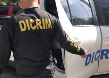 Suspenden patrulla tiroteó vehículo en el que iban niños