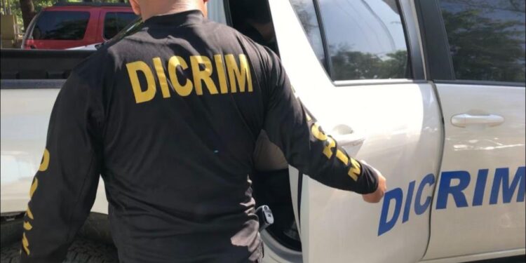 Suspenden patrulla tiroteó vehículo en el que iban niños