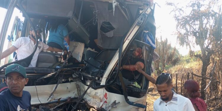 Dos fallecidos en siniestro vial en la Autopista Duarte