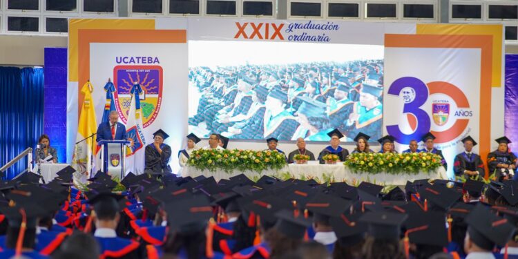 Ucateba gradúa 341 profesionales