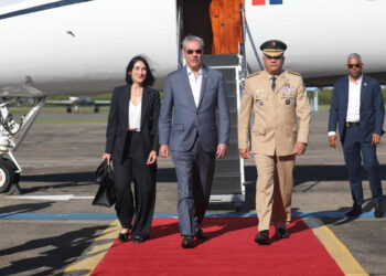 Abinader regresa a RD desde Roma