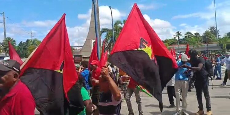 Miembros de Antigua orden agreden participantes de marcha