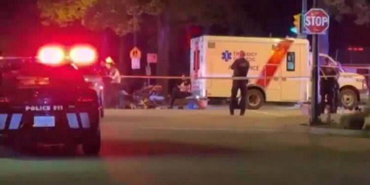 Al menos 9 muertos tras conductor envestir multitud