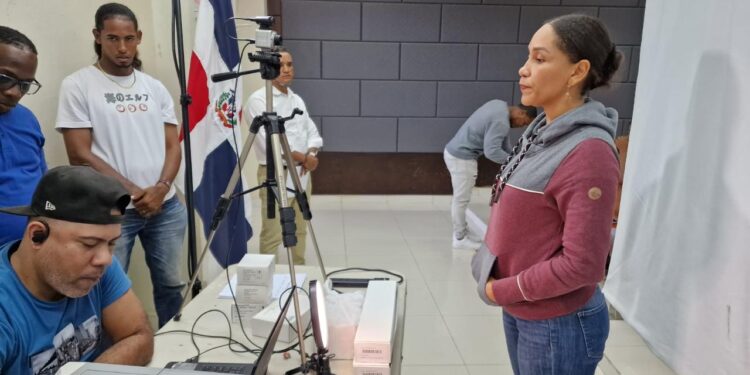 Dotan de identificación a estudiantes de la UASD Recinto Barahona