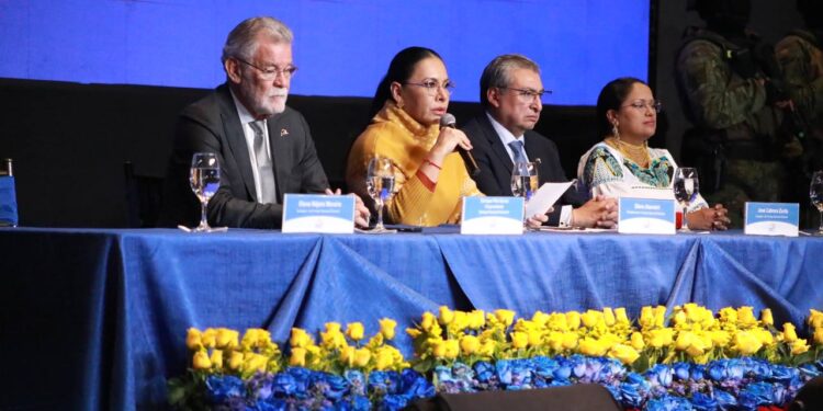 Un 83,76% participa en balotaje de Ecuador