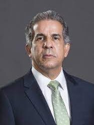 Abogado deja cargo en el gobierno para defender dueño de Jet Set