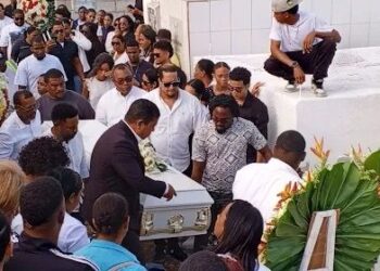 Sepultan a Lía Gómez, fallecida en tragedia del Jet Set