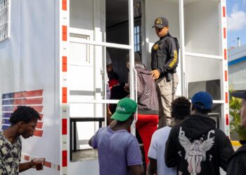 Pese a «luto» Migración sigue operativos contra haitianos