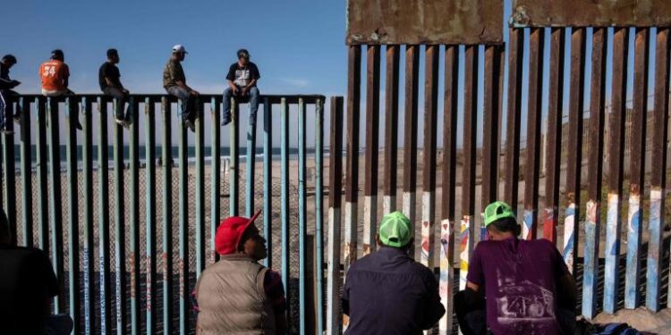 México anuncia proyecto de ley para prohibir campaña televisiva anti inmigrante