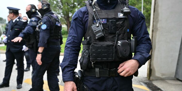 Gobierno francés vincula el narco con ataques a cárceles