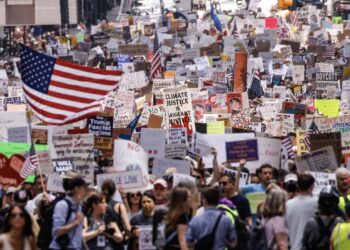 Miles protestan en EEUU contra Trump