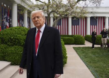 Mientras el mundo está «patas arriba» Trump celebra aranceles