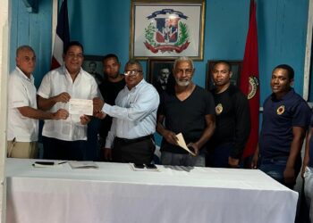 Cuerpo de Bomberos recibe aporte para reparar vehículo