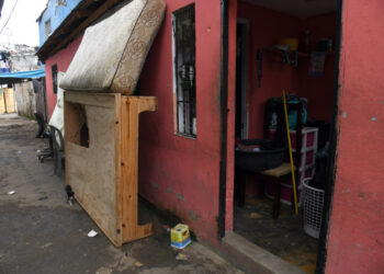 Familias pierden sus pocas cosas por lluvia