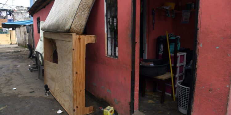 Familias pierden sus pocas cosas por lluvia