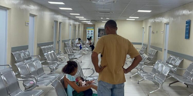 Arranca “con buen pie” paro en hospital de Barahona