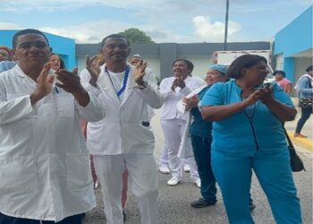 Se «riegan» enfermeras por sus incentivos