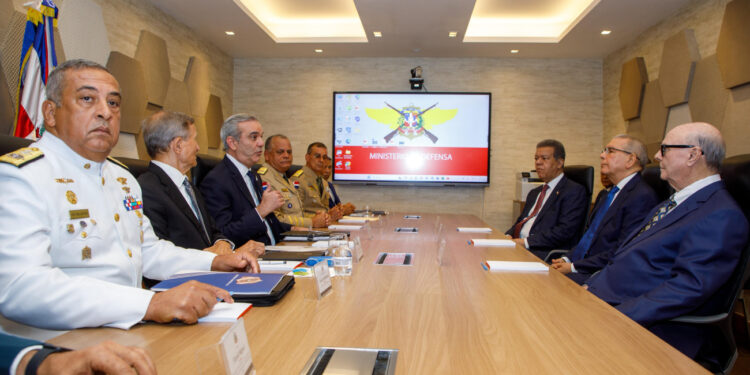 Presidente está reunido con expresidentes