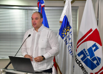 Del Castillo advierte se podrían perder más US$1,000 millones si EEUU aplica arancel a remesas