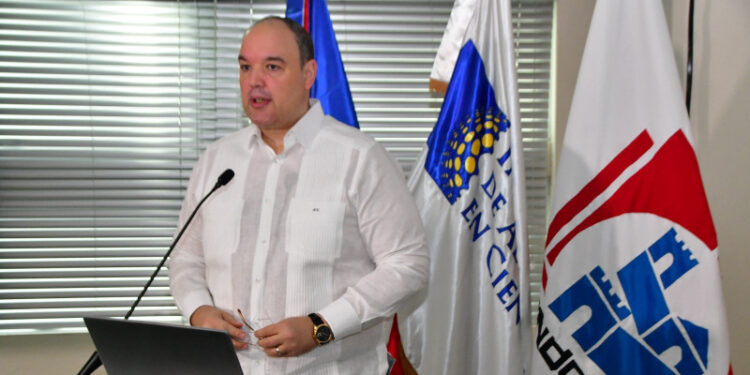 Del Castillo advierte se podrían perder más US$1,000 millones si EEUU aplica arancel a remesas