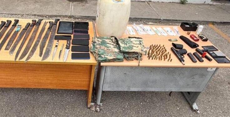 Policía interviene sectores en Barahona