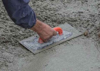 Gobierno requiere 3,000 millones para para cambiar piso de tierra