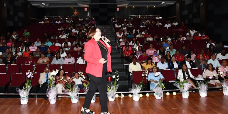 Desarrollan Primer Simposio sobre “Estrategias Psicopedagógicas para la Educación del Futuro”