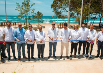 Gobierno inaugura malecón de Haina