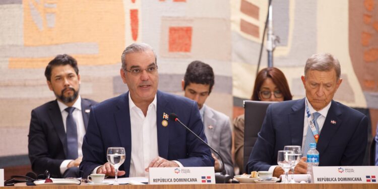 Abinader reitera Haití es una «amenaza» regional