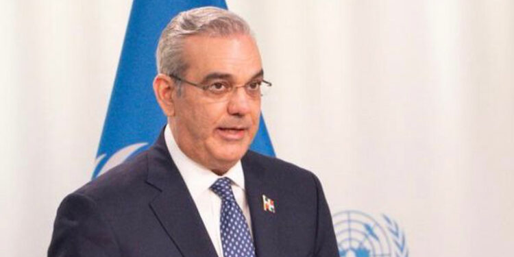 Abinader: «urge con carácter de urgencia atender el sargazo»