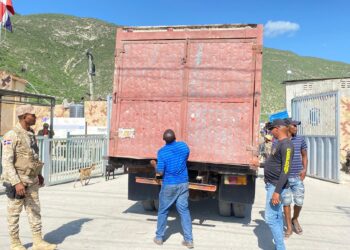 Haitianos «renuentes» a entrar a mercado de Malpaso por RD$100. cobra Migración