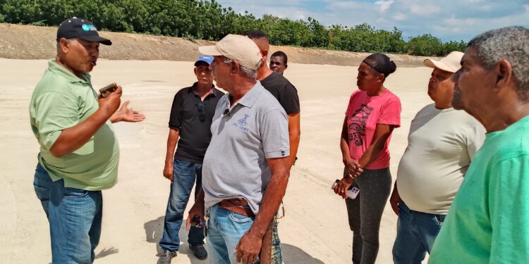 Campesinado denuncia paralización de los trabajos sistema de riesgo