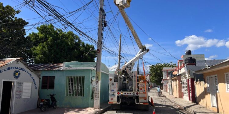 Edesur adecúa redes eléctricas en Baní