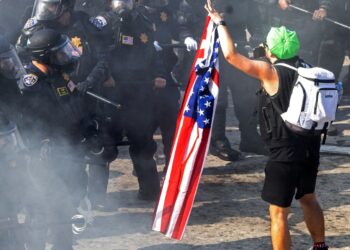 Se intensifican protestas en Los Ángeles