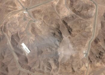 Imágenes satelitales de instalación nuclear iraní muestran daños tras bombardeo de EEUU