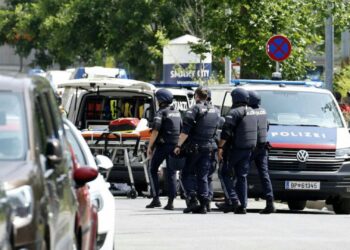 Exalumno asesina 10 en una escuela de la ciudad de Graz, Austria