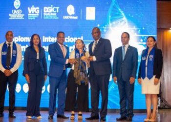 UASD inviste 1,078 en diplomado sobre la IA