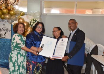 UASD reconoce maestros en Barahona