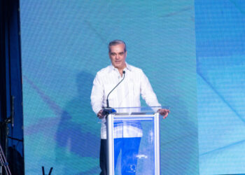 Abinader revela no ha discutido reforma fiscal con Magín